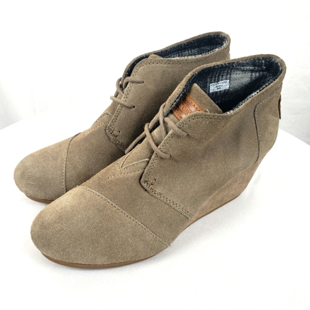 TOM'S Light Brown Seude Wedge Tie Up Booties Sz 8W